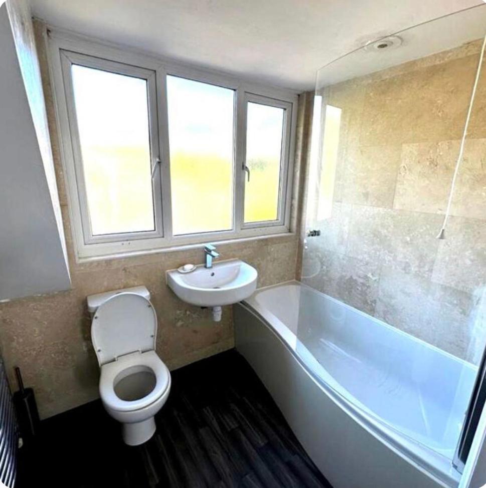 Aldridge Chipstead Exterior foto