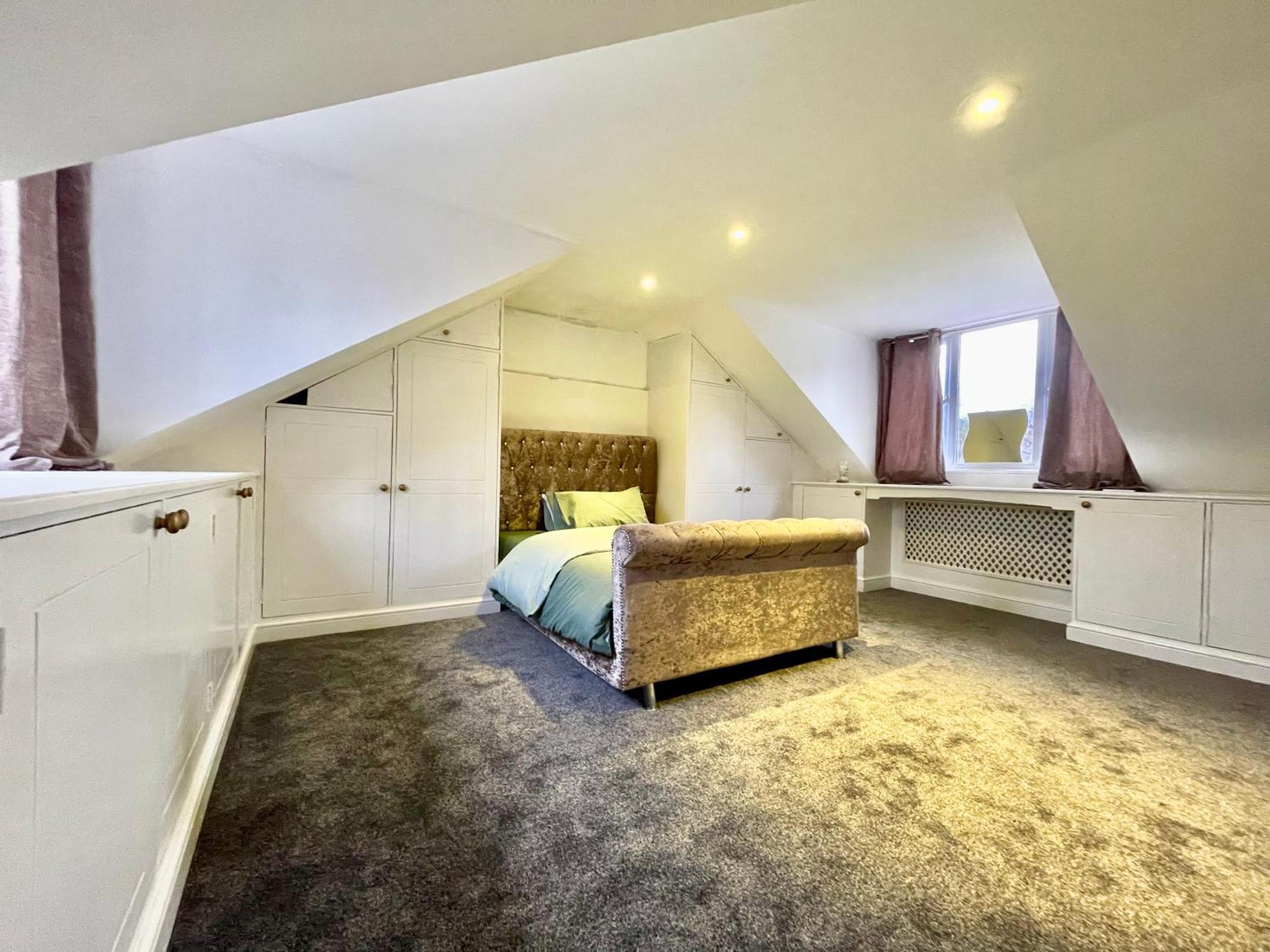 Aldridge Chipstead Exterior foto